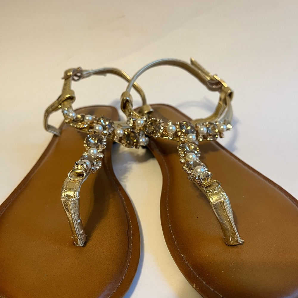 Sz 9 City Lights Bling Sandals Gold Metallic Rhinestone & Pearl Thong - Picture 6 of 13